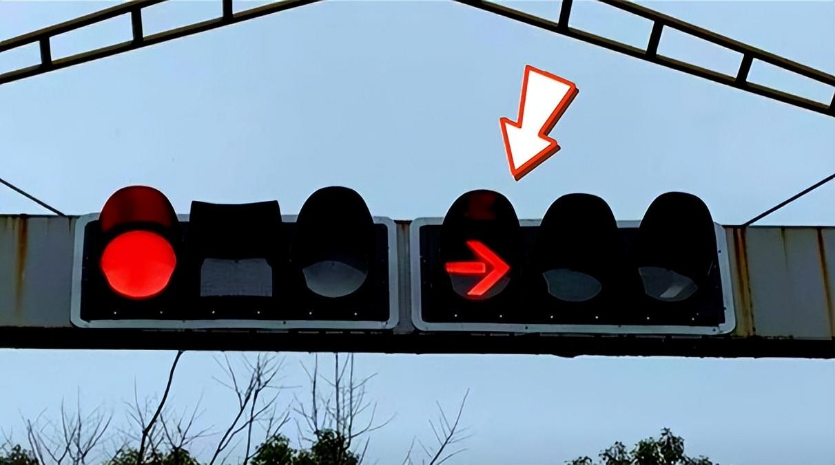 右转需要等红灯吗图片
