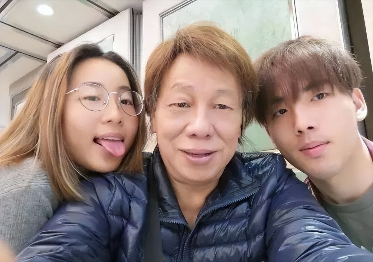 因一句话被封杀,前妻毁容婚姻坎坷,梁小龙这些年经历了什么?