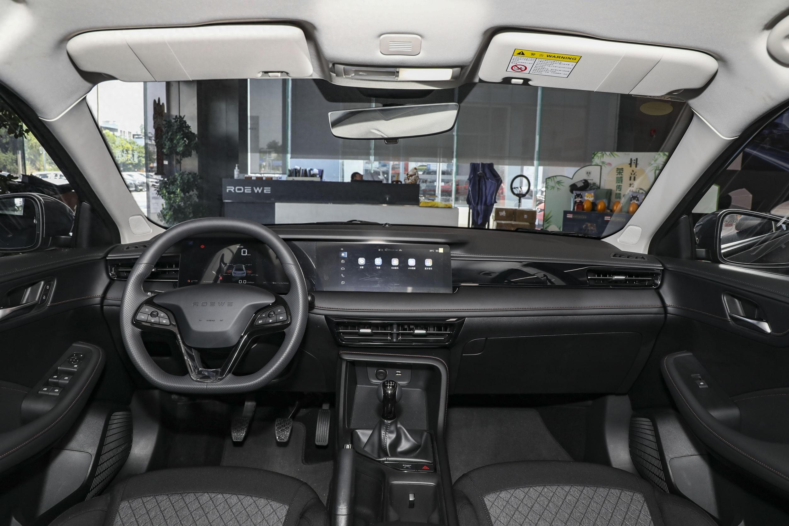 荣威i5优惠1.9万元,最低配4.99万元,油耗不高,适合工薪家庭