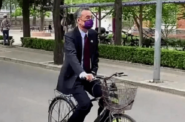 低调又普通,但却最为富有,是假装平凡?还是满腹经纶?