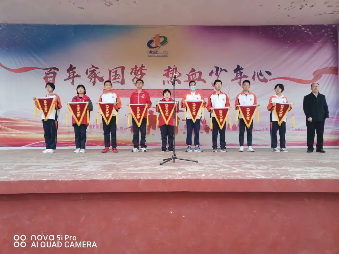 博兴一中高二年级举行升国旗仪式