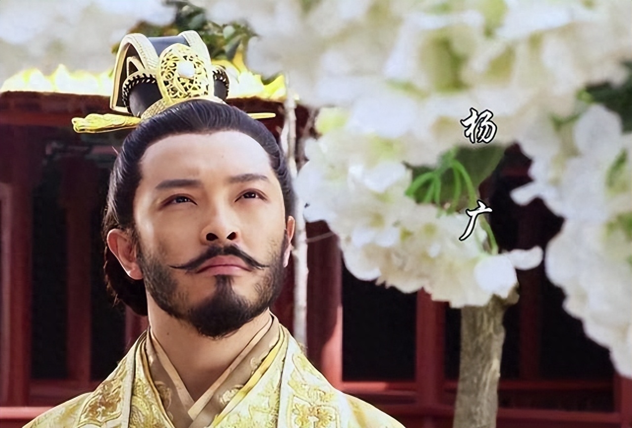 相士劝阻杨坚不要出宫,杨坚大怒:回来就斩你!相士:你回不来了