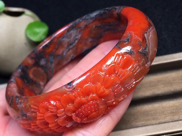 保山南红的裂纹会消失吗,它的裂从何而来