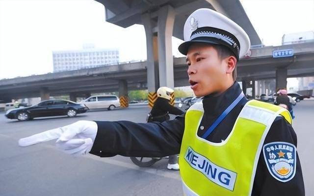 "辅警"与"协警"一字之差,待遇差别截然不同,一个只是临时工