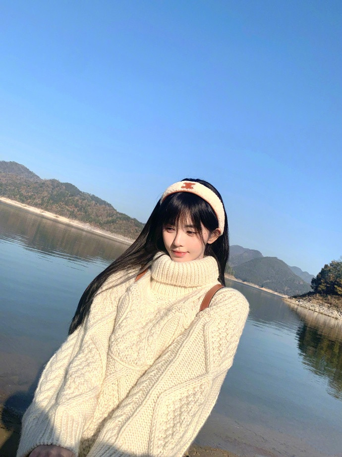 鞠婧祎舒适温暖又时尚的穿搭让人心动!冬日搭配秘籍