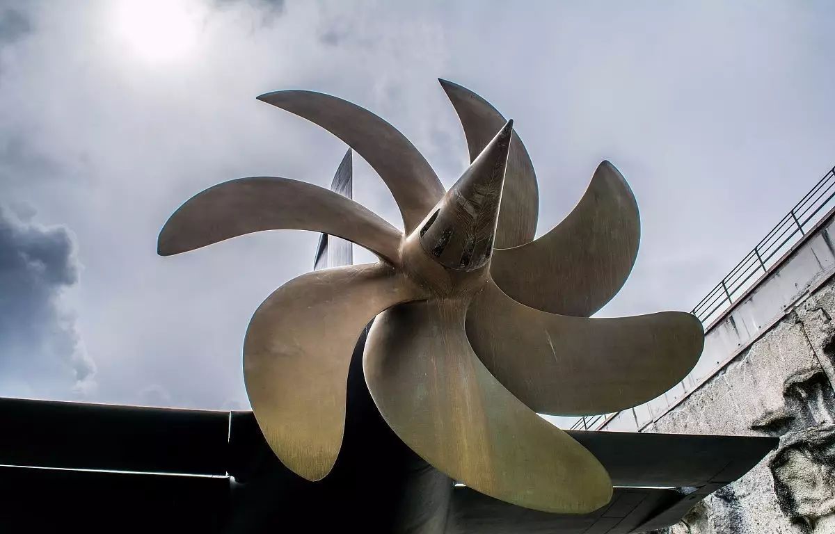 我国突破技术封锁,造出巨型螺旋桨,航母都不配用?