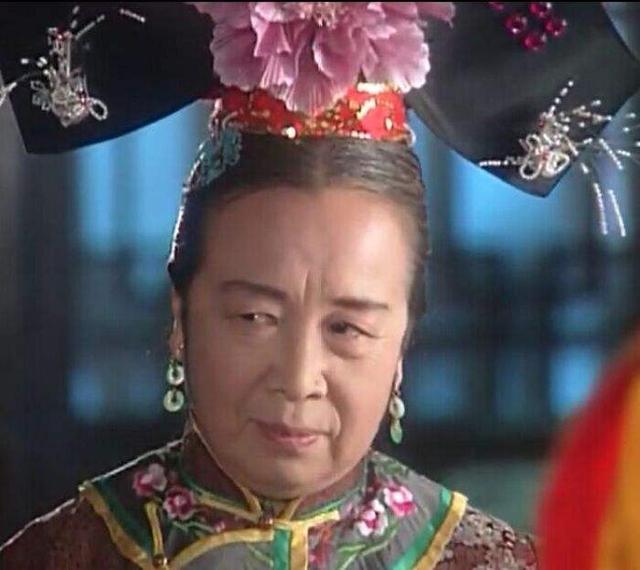 初中生自创"容嬷嬷字体",没有一笔是弯的,网友:老师能看懂?