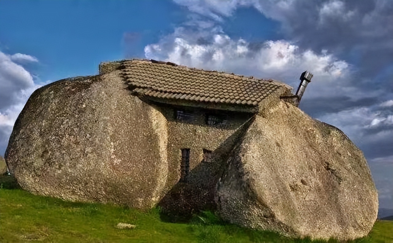 世界上最奇葩的房子,建在石缝中间,没有水电