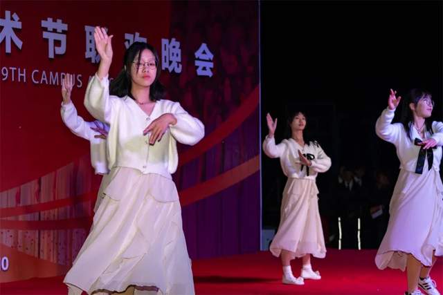 海安市南莫中学隆重举行第九届校园艺术节文艺晚会