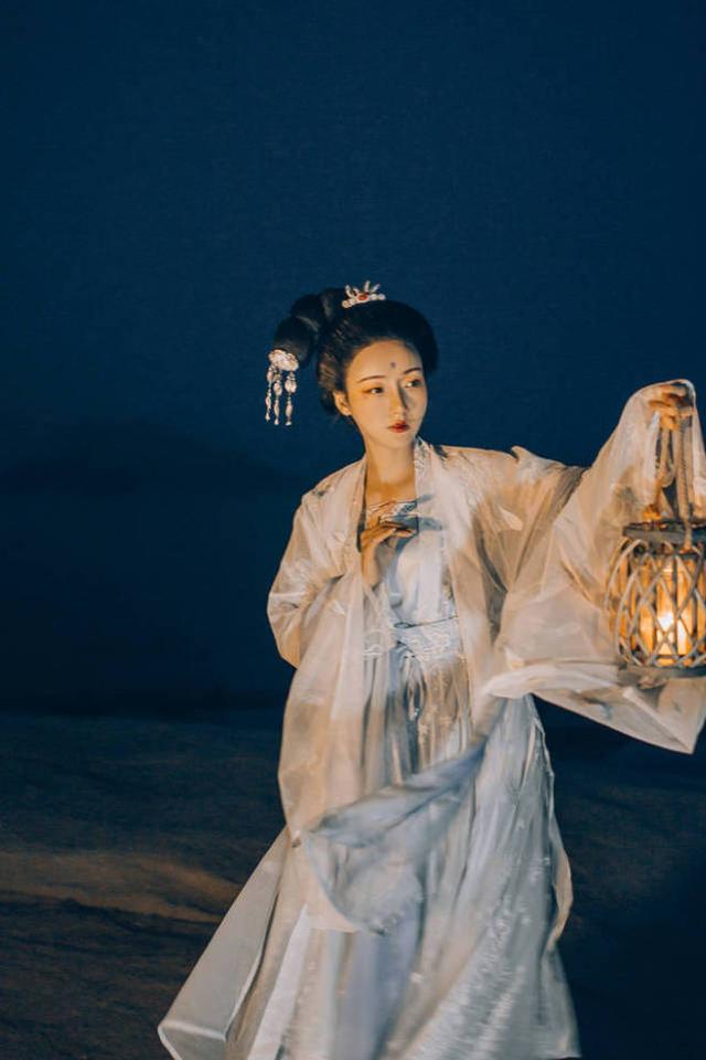 《八零年代小福包》她重生成自带空间的小女娃,被首长爹宠翻!