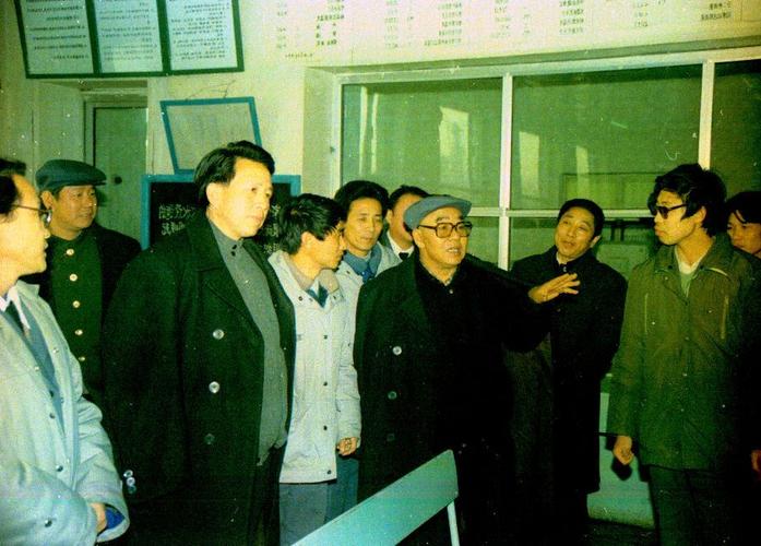 虚拟故事:一老人被数名警察羁押殴打,一个电话,震动辽宁