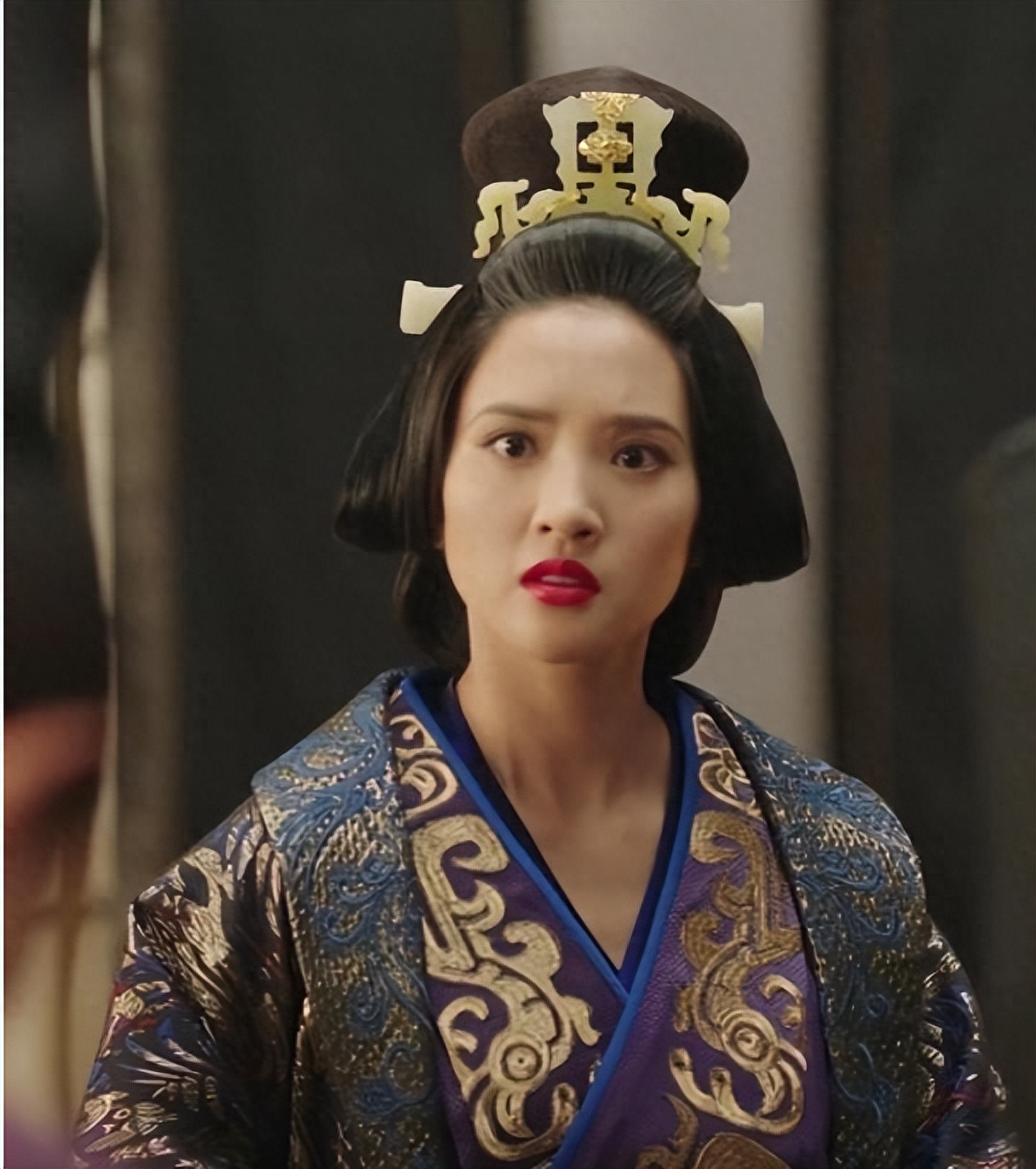 曹睿之母甄宓被赐死他转身就认仇人为母登上帝位后终成功复仇