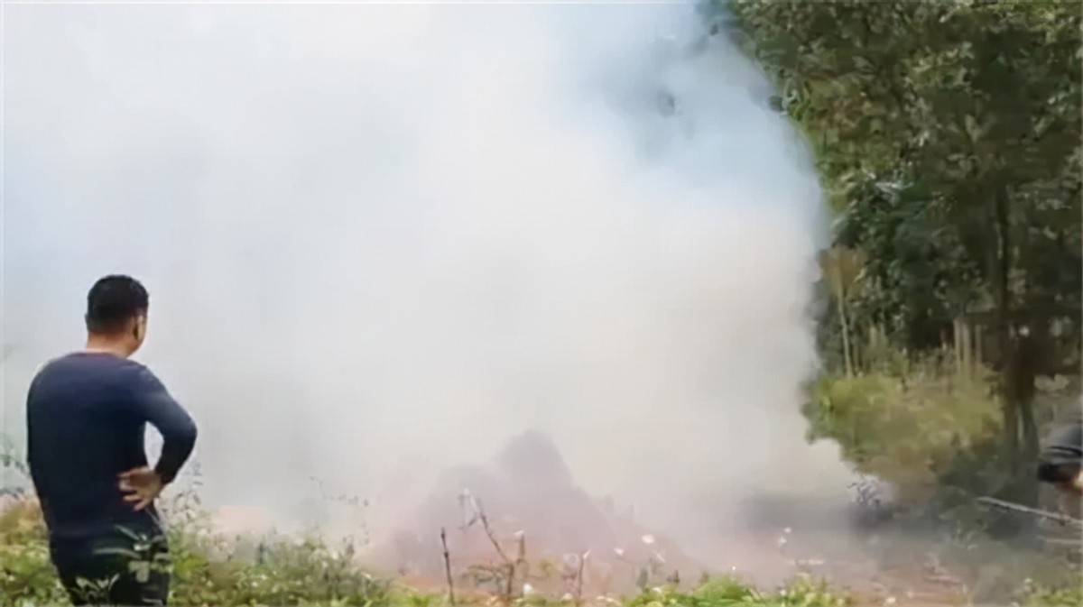 湖北农民家中祖坟冒青烟,考古学者挖开看后:申请警方配合