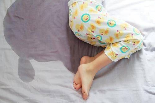 少女穿纸尿裤睡觉感觉图片