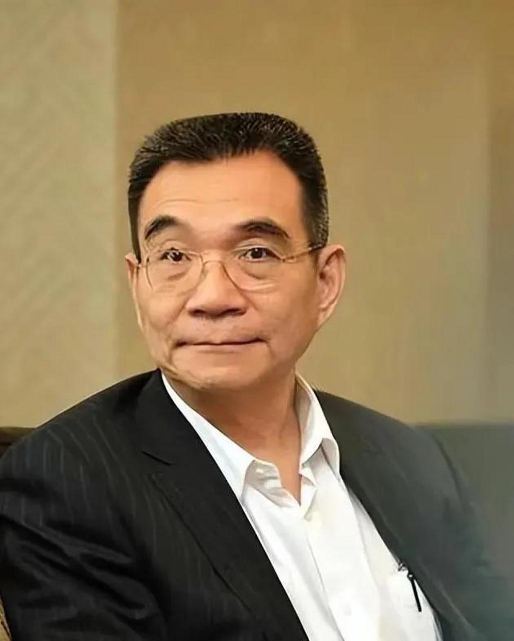 林毅夫的观点显然比任泽平更加深刻,他认为"消费拉动国内经济,这是
