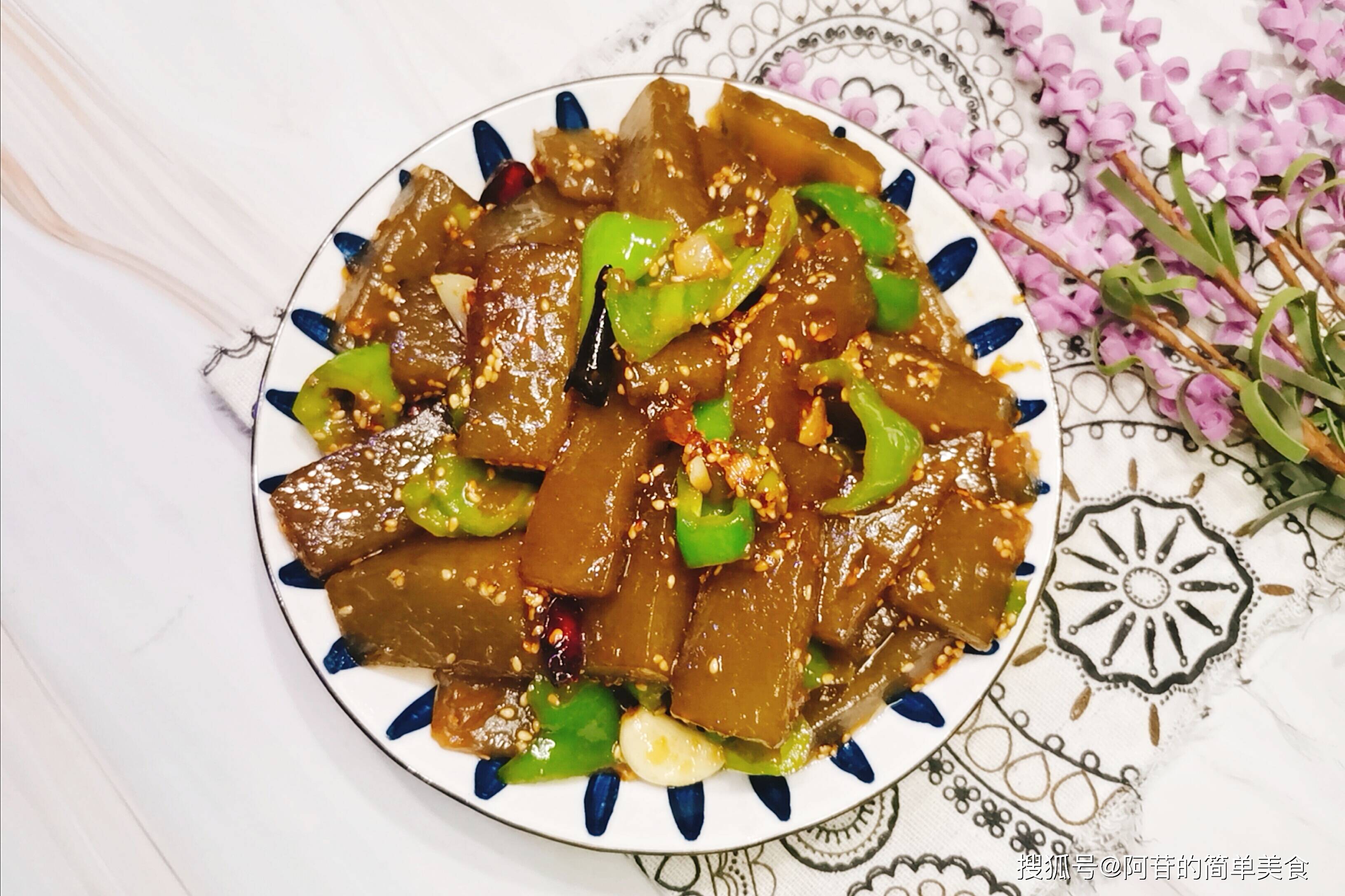 家常美味:教你如何自制软糯香甜的炒焖子