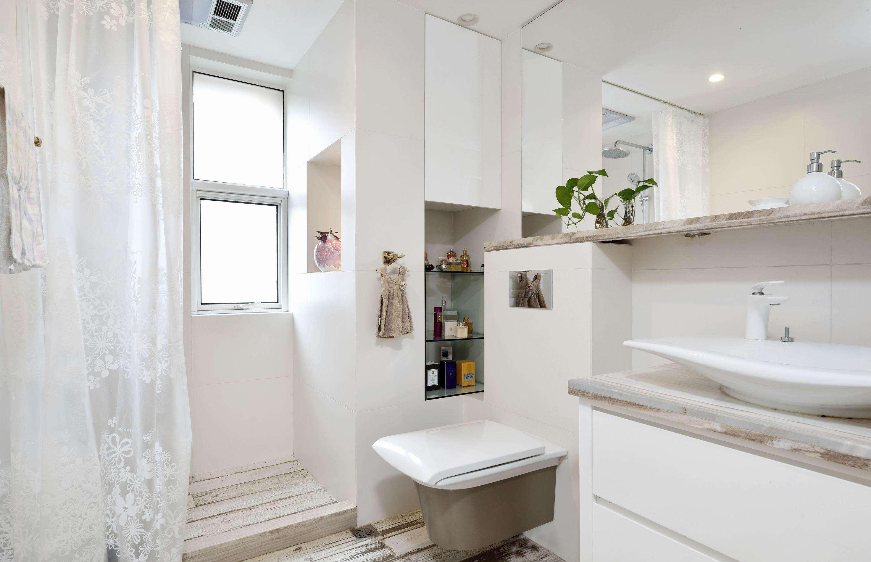 卫生间不装玻璃门会发生什么?我家装的木门:入住越久问题越多