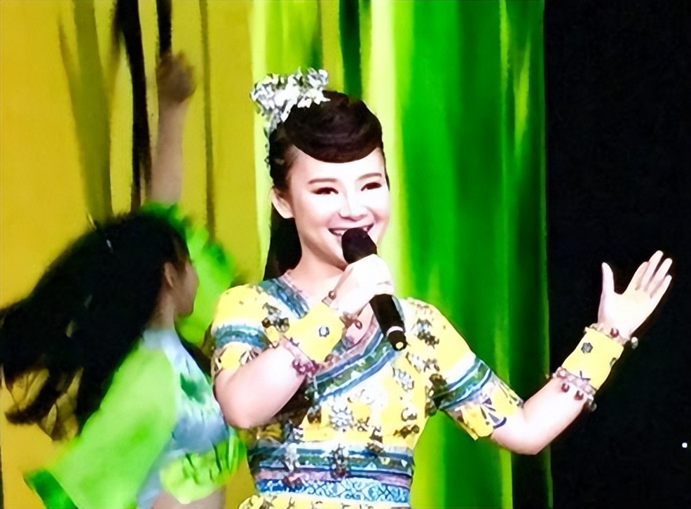 盲人歌手刘赛:爆红后倒贴2套房下嫁河南农村,婚后被丈夫宠成宝