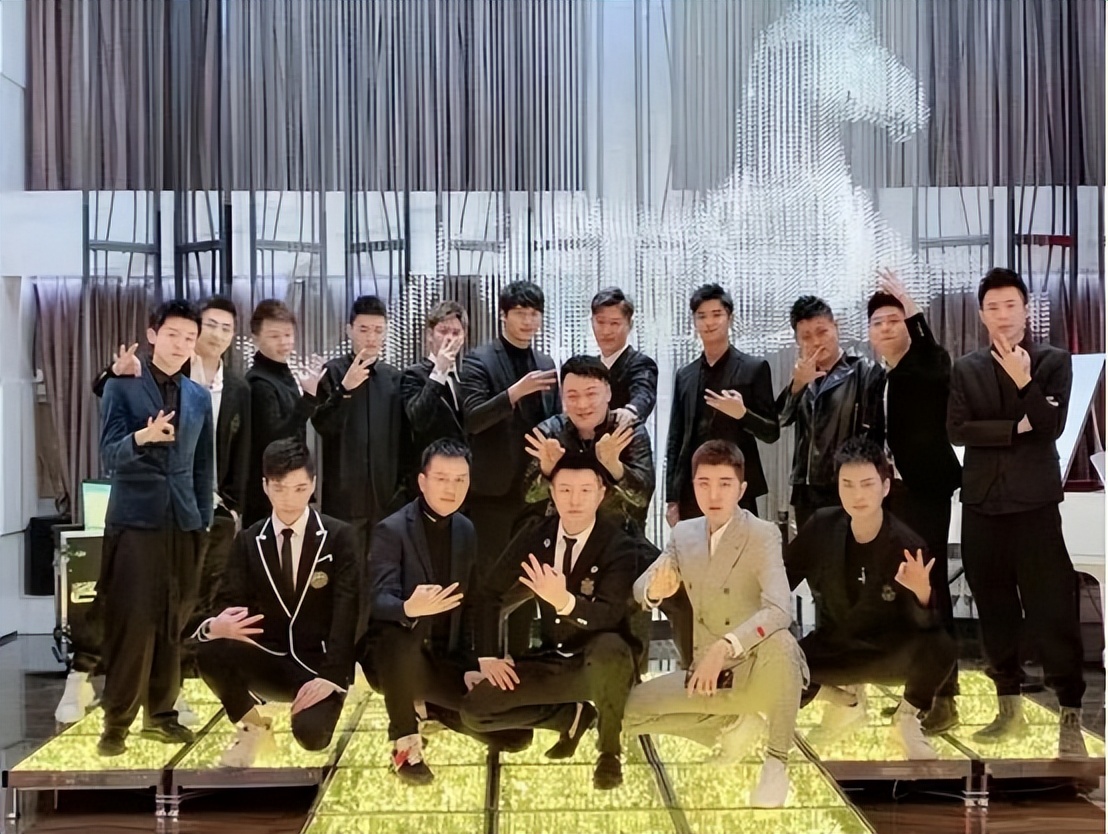 上海女版"天上人间",令无数富婆流连忘返,却因一条热搜被清剿