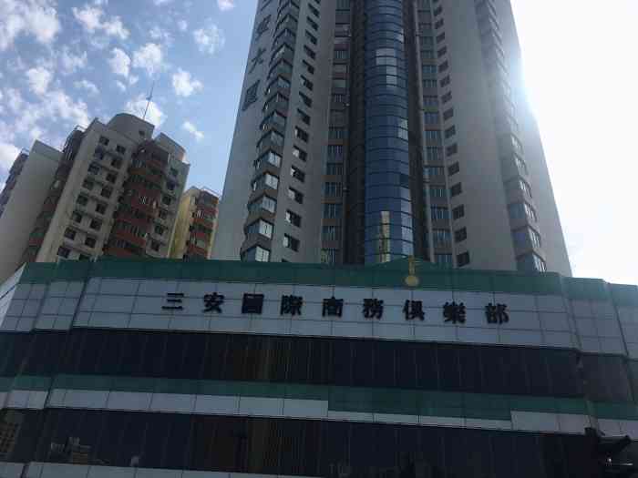 西安闹市区一栋烂尾楼,修建20多年未竣工,城市形象受到极大影响