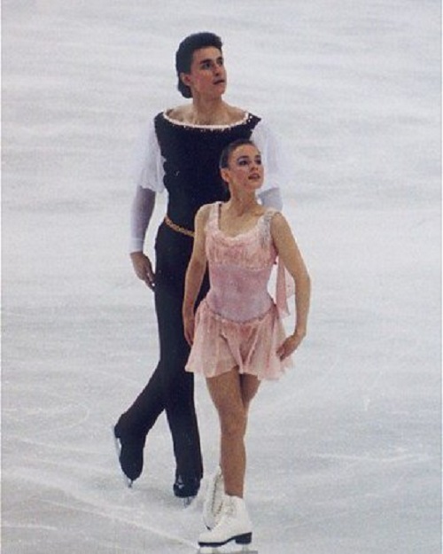 冰坛最凄美爱情花滑眷侣夺冠无数28岁他倒在她怀里去世