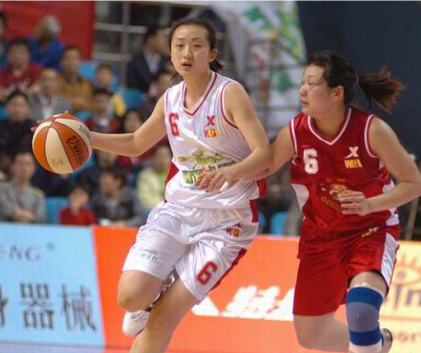 41岁莫科现状:当篮球教练,二婚妻子曾是亚洲蝶后,如今儿女双全