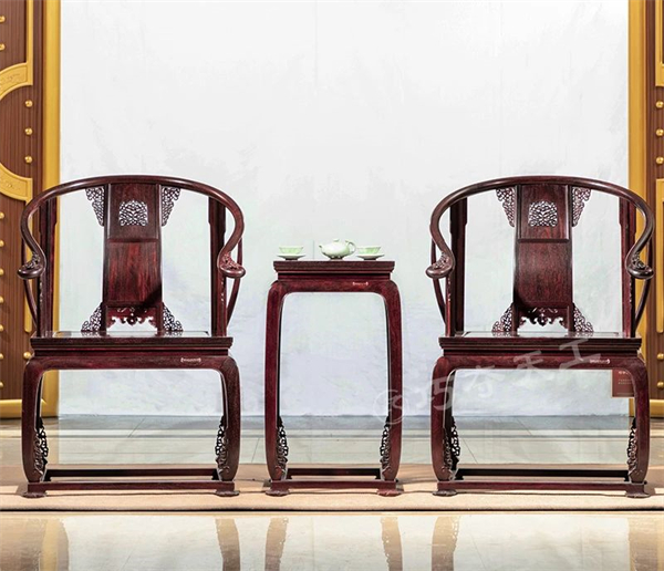 巧夺天工红木精品鉴赏-小叶紫檀家具之皇宫椅,在岁月中熠熠生辉