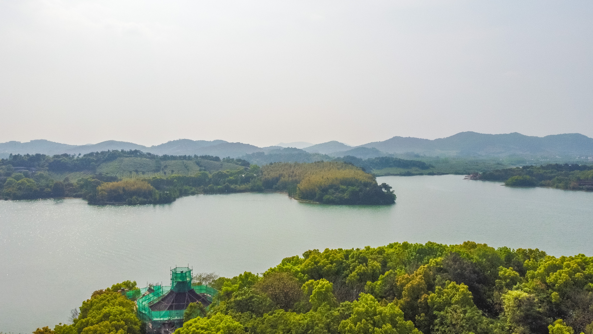 溧阳曾经的一座水库,如今变成了旅游胜地,山水绝佳的诗意江南