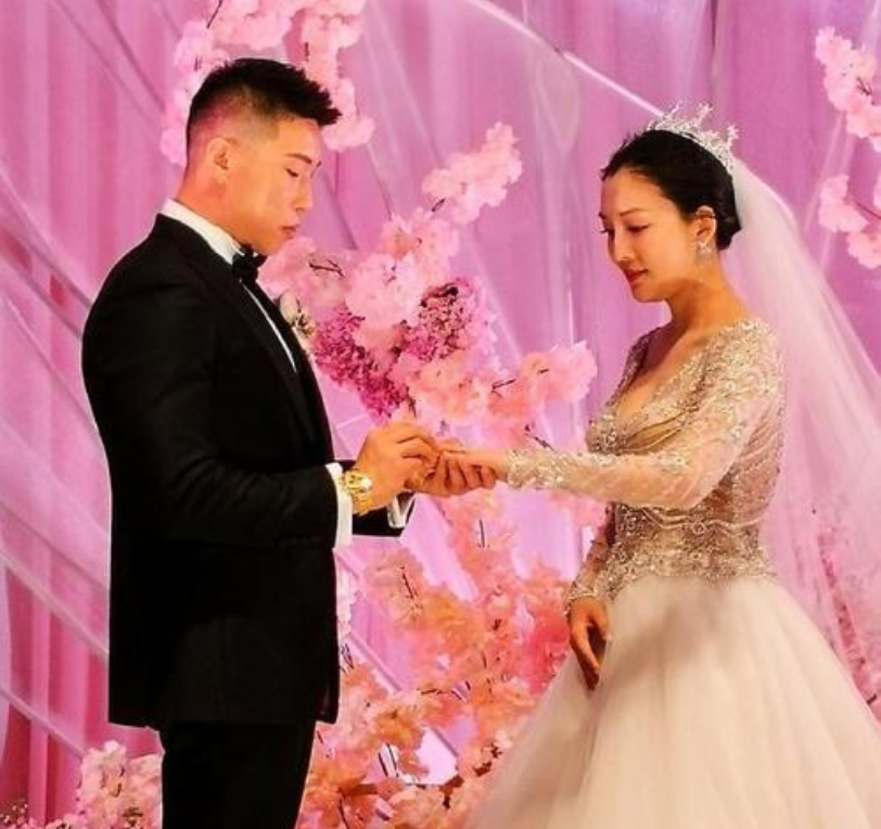 德云社众人的结婚照,张鹤伦最厉害