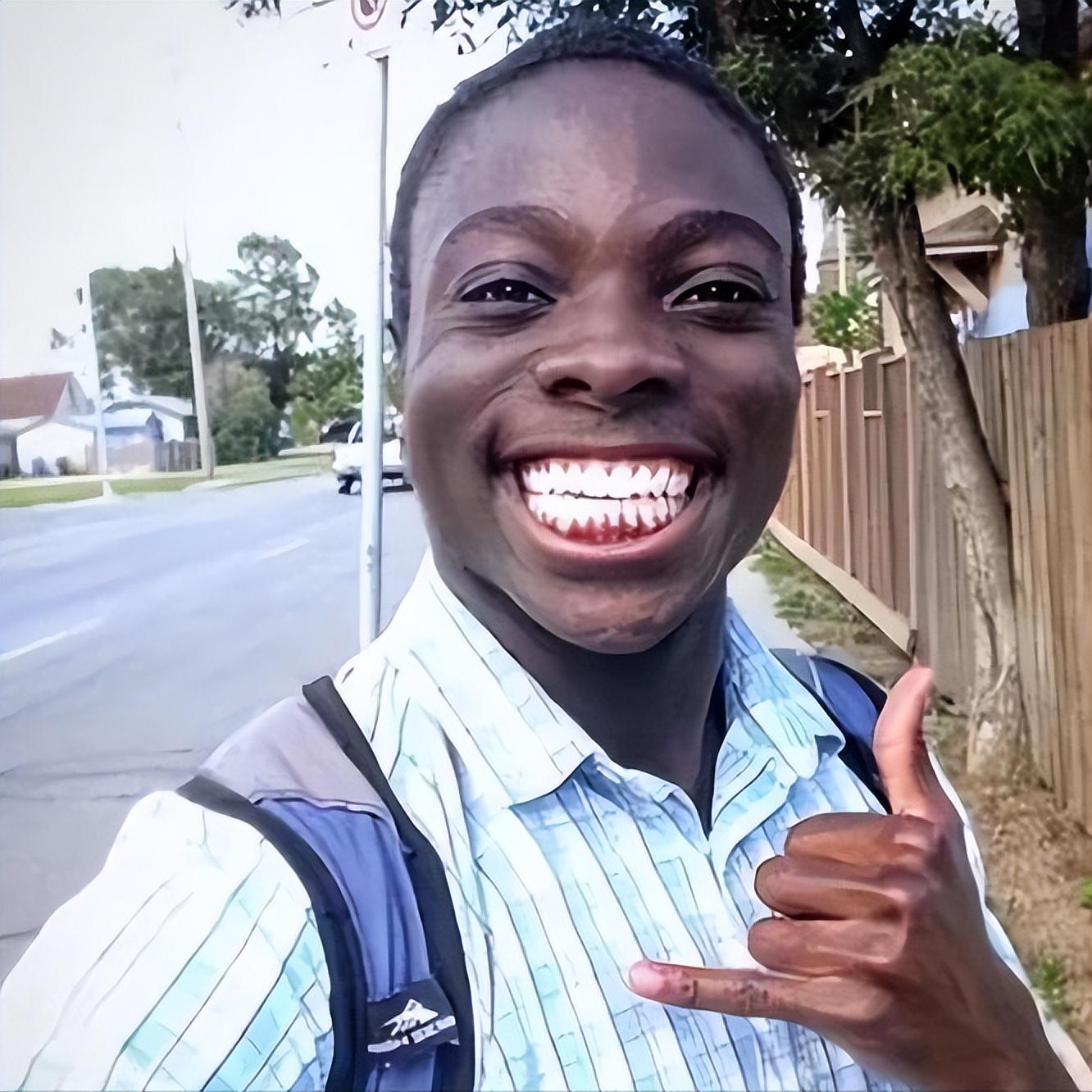 让咱们一提起非洲黑人立马联想到黑脸白牙,黑人抬棺等表情包