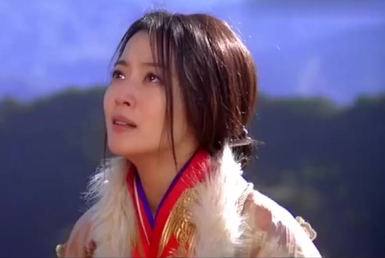 她是《神话》里那位朝鲜公主玉漱,为爱等待千年,忠贞不渝.