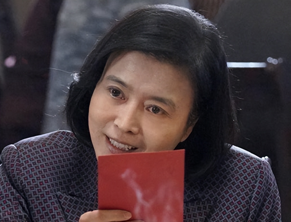 在话剧学院,她结识了胡广川,在见到他第一眼,丁嘉丽就对胡广川一见