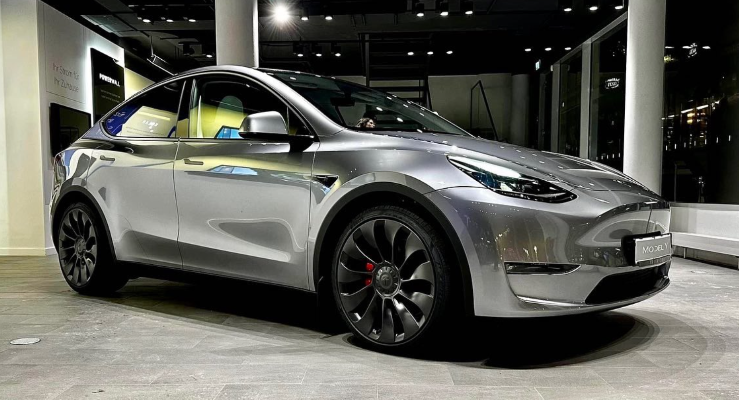 加钱才有!水银色特斯拉model y实车亮相:选装价超两万元