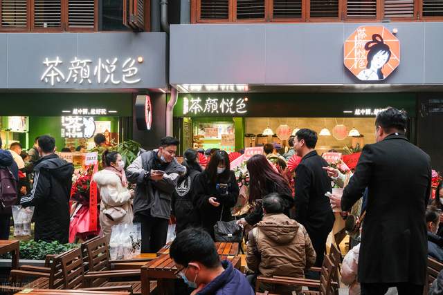 为了让武汉人排队 茶颜悦色磨尽了洋工