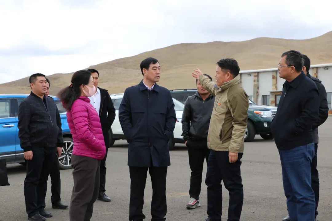 市委书记吕国华深入军马场调研