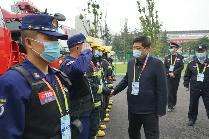 市政府副秘书长谢冬,市局党委委员,副局长边卫平等领导陪同检查.