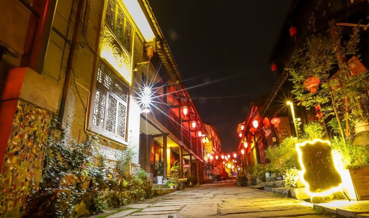 夜游留坝老街,夜色幽静,体验原始的秦巴山风情