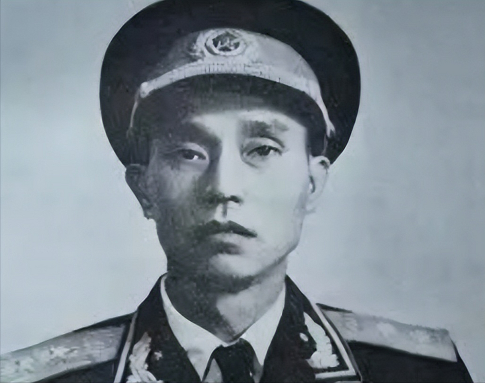 1947年,胶东军区副司令兼第五师师长周志坚在同敌人战斗过程中不慎