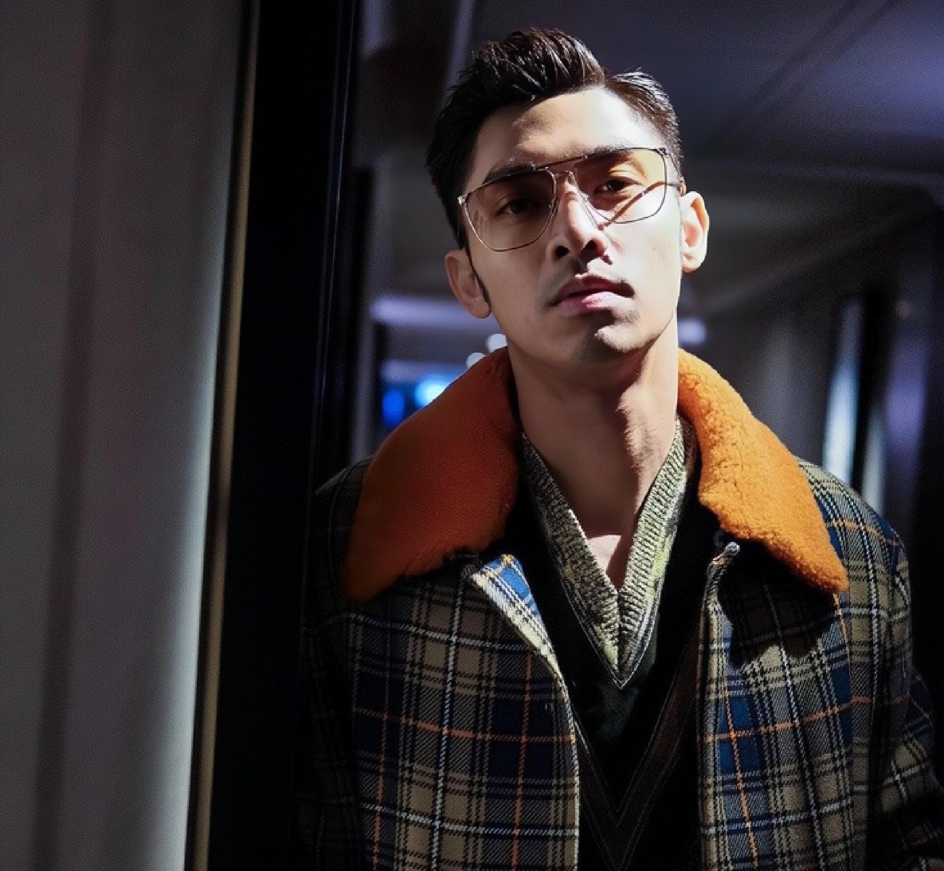 恭喜!曝香港知名男星关楚耀求婚成功,小11岁网红女友晒超大钻戒