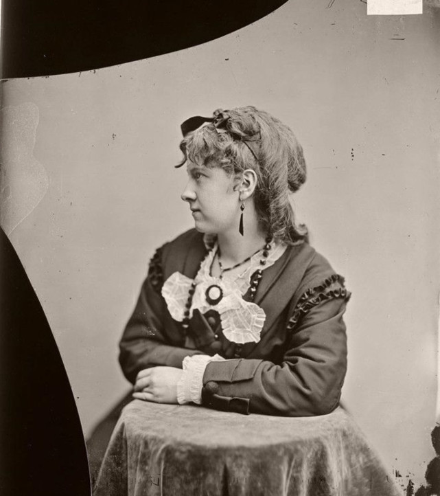 世界第一宅女:手握3亿遗产,却宅家80年不出门,一生无儿无女