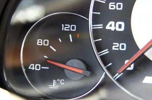 发动机到达正常水温的时间也会相对变长,汽油被喷到气门背后被蒸发的