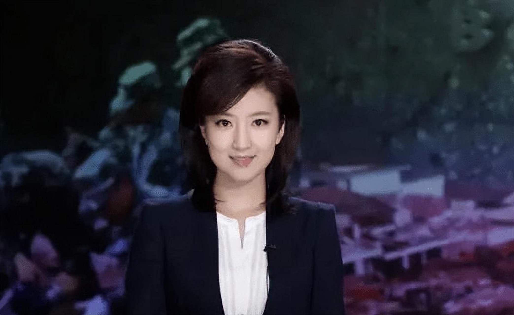 我们在看新闻报道的时候,新闻主播全是西装革领,一脸严肃.