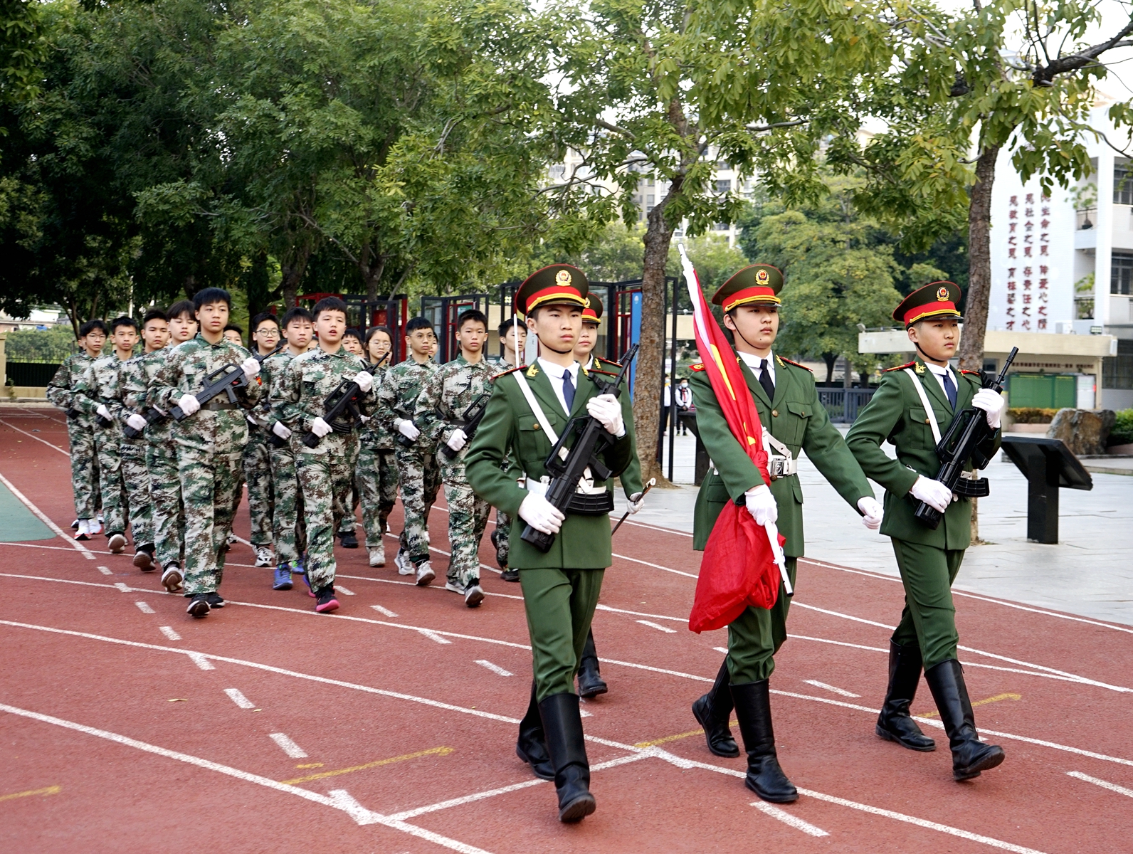 [国防教育]端州区中小学组建国旗班,开展国旗班训练!