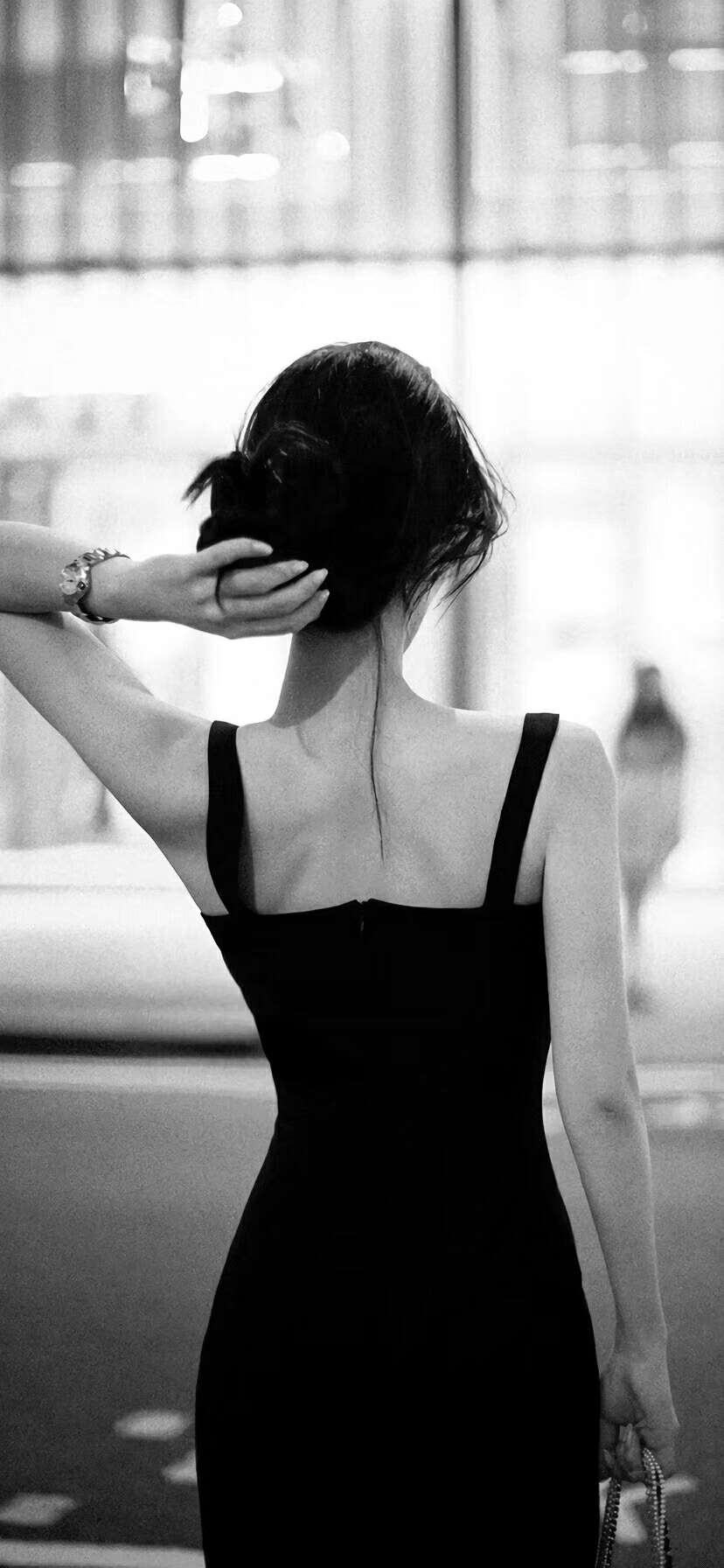 1993年深圳女魔头靠漂亮脸蛋诱杀17名司机专挑中高档车下手