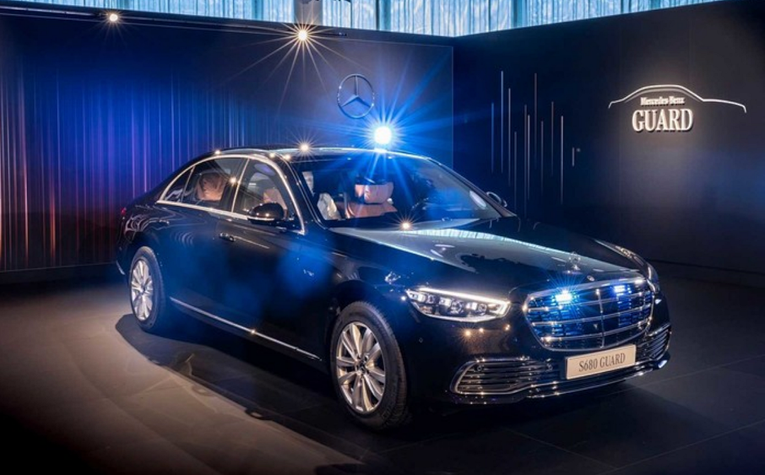 奔驰s680防弹版,免疫步枪扫射,网友:建议游戏厂商跟进