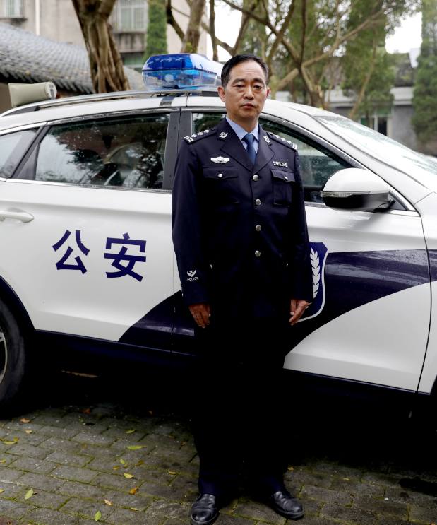 潼南社区民警罗智勇:从警30载,守一座城,做一件事