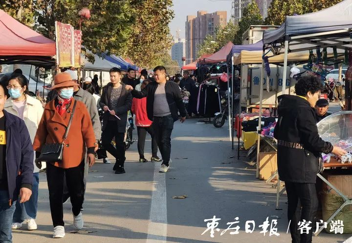 薛城区常庄街道举行文化志愿者服务队授旗仪式