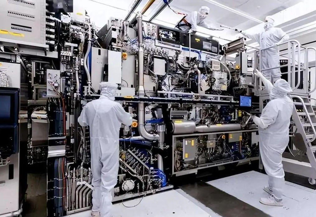 4亿美元一台,1nm的euv光刻机,台积电也不敢买