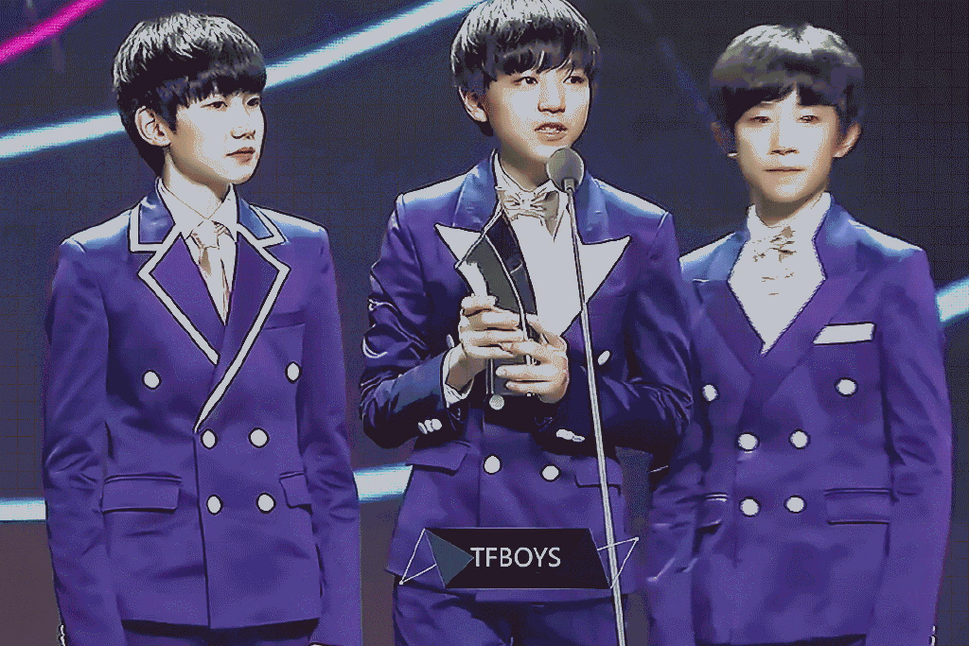 tfboys十年之约演唱会线上直播门票在优酷开售,其中主舞台直播票价为