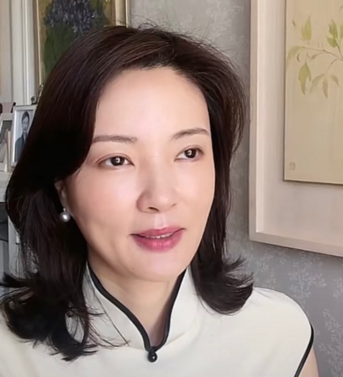 刘芳菲前男友被判死缓,富豪丈夫入狱去世,如今还是孑然一身